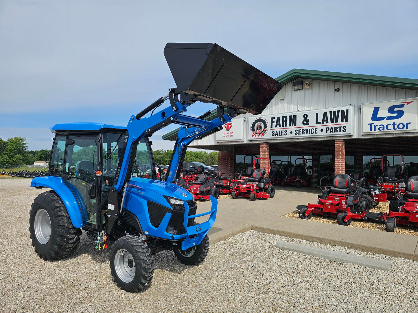 LS TRACTOR MT242HEC CAB – 42.5HP HST