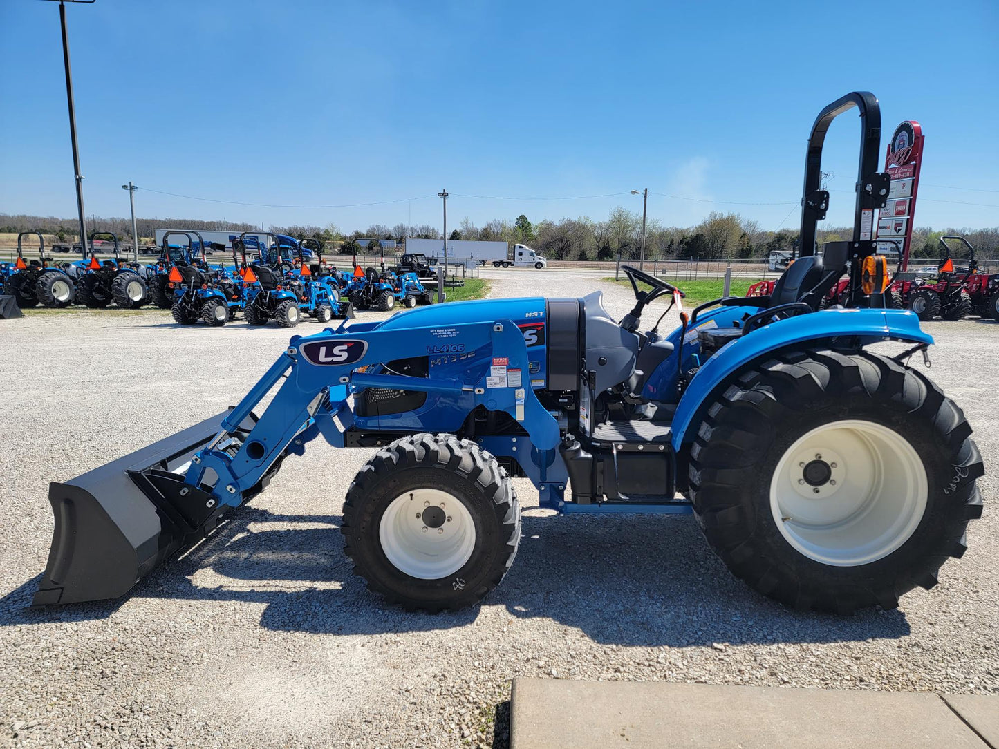 LS TRACTOR USA MT352H