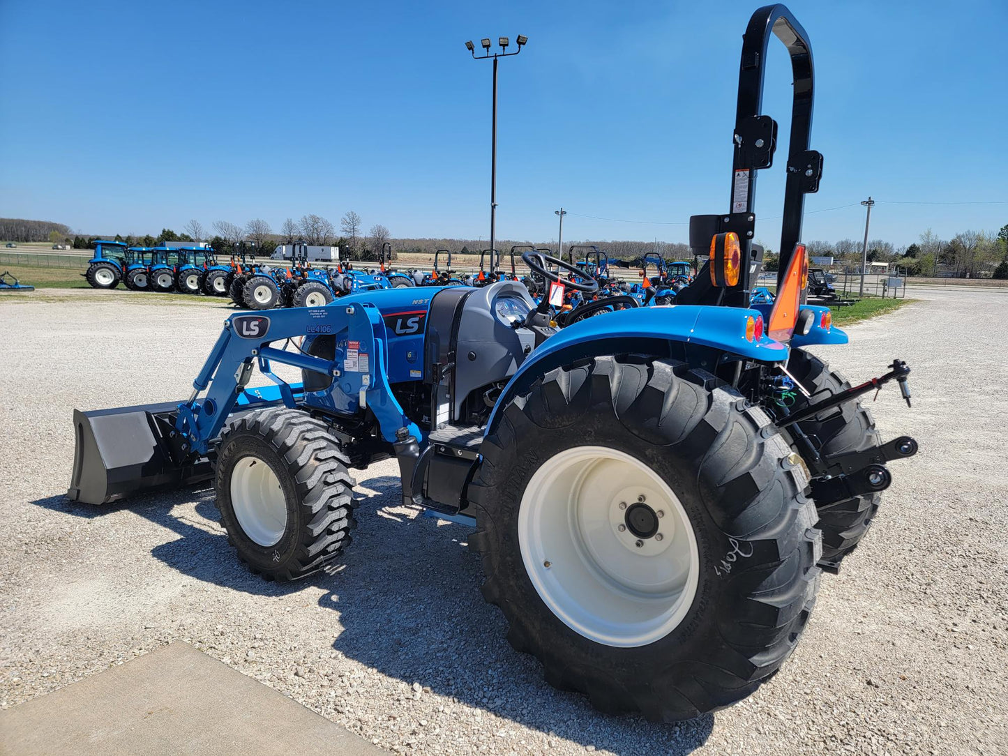 LS TRACTOR USA MT352H