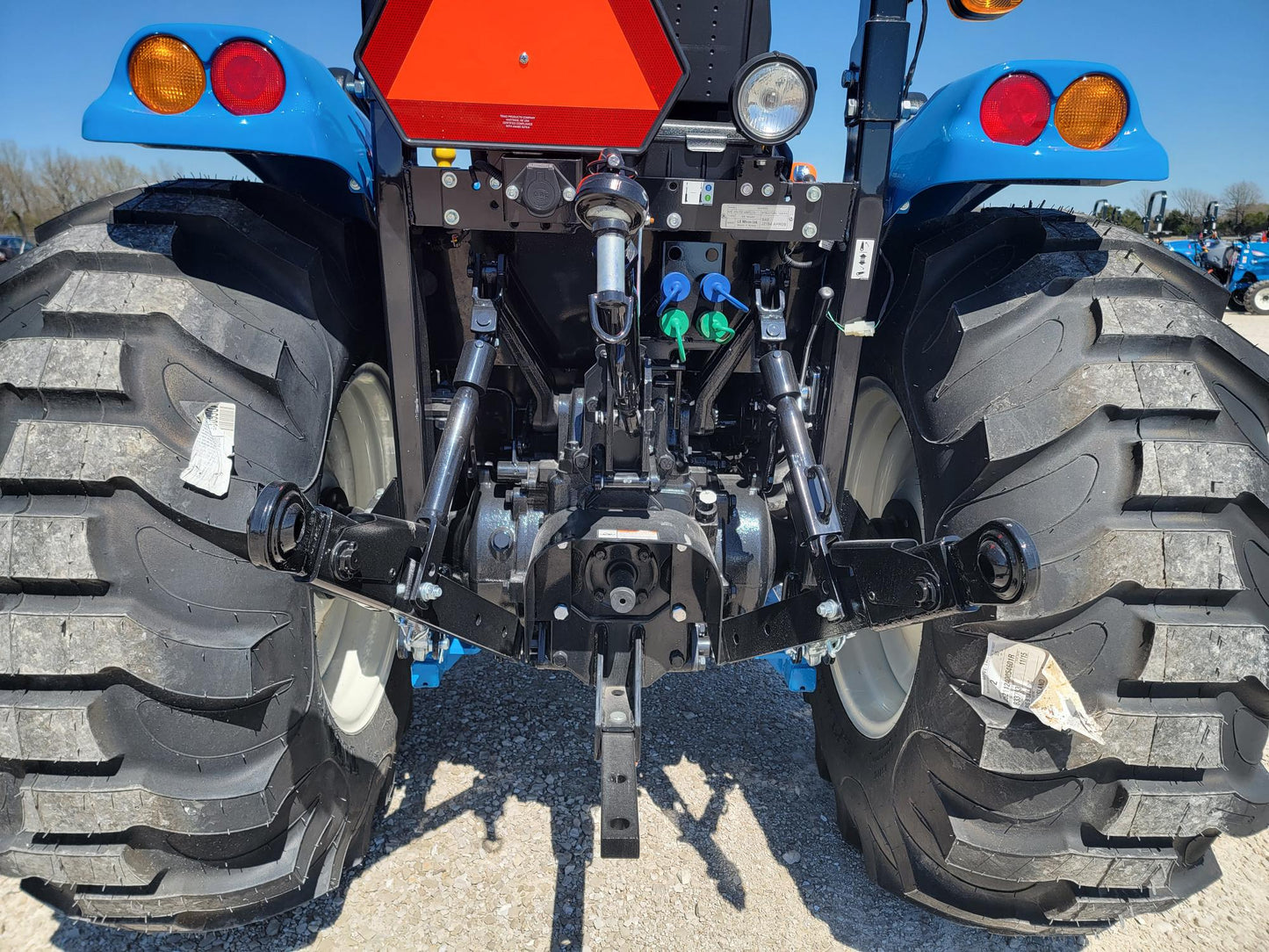 LS TRACTOR USA MT352H