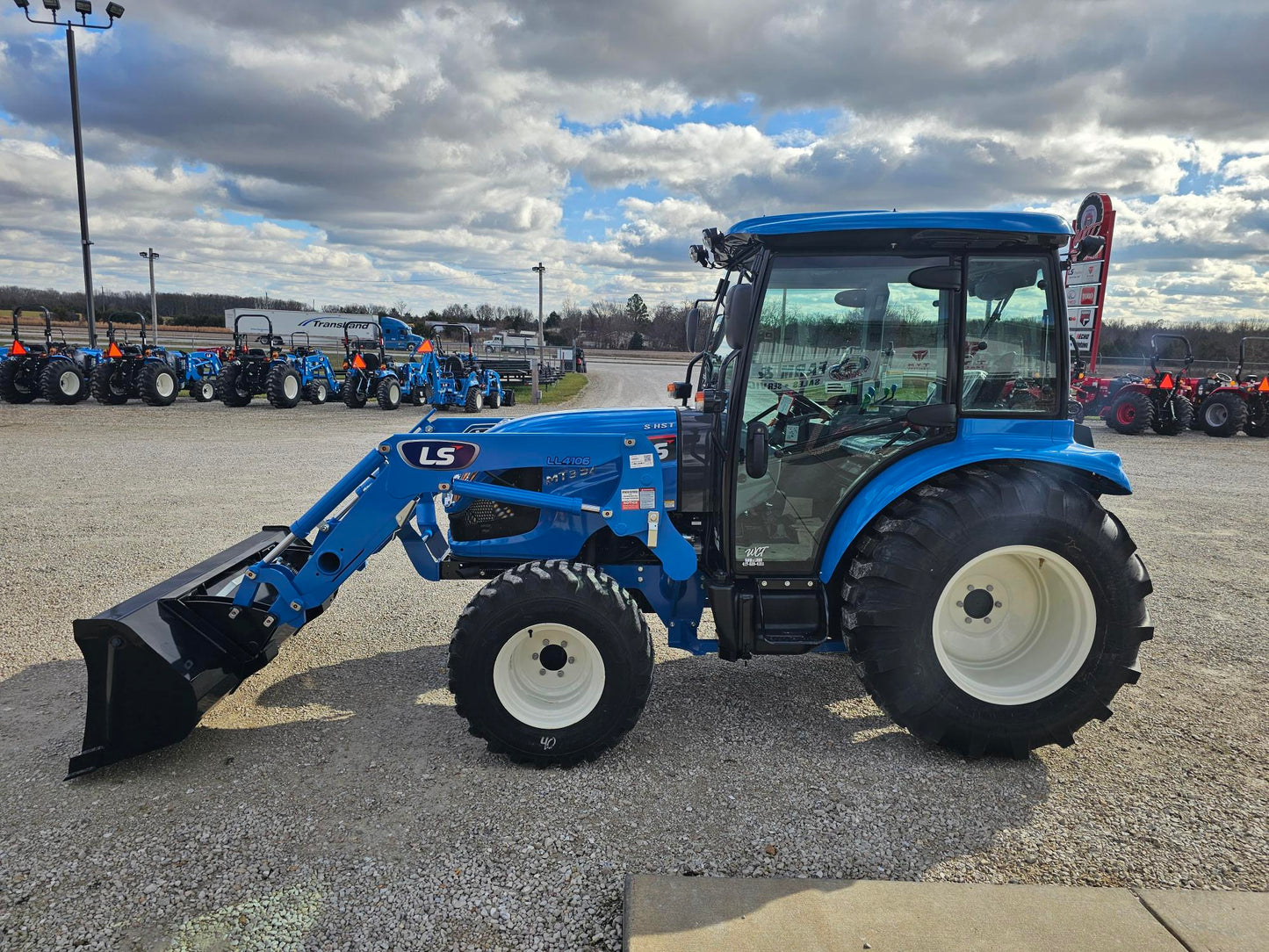 LS TRACTOR MT357HC CAB - 57HP, HYDRO