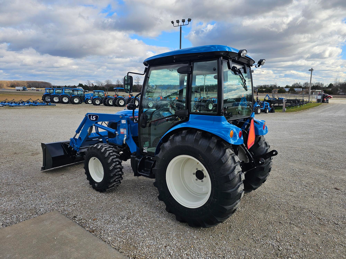 LS TRACTOR MT357HC CAB - 57HP, HYDRO