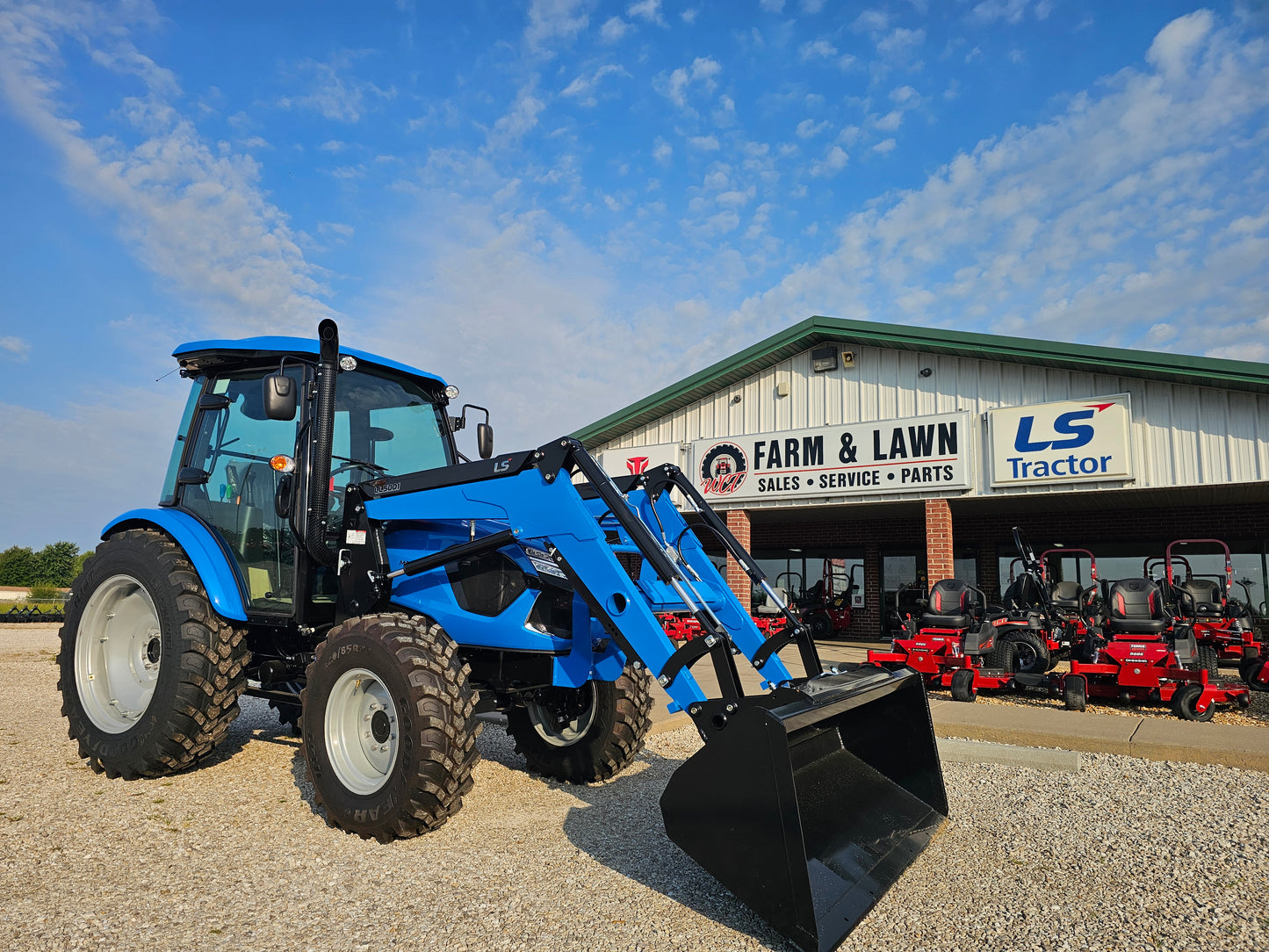 LS TRACTOR MT473CPS CAB - 73HP, POWER SHUTTLE