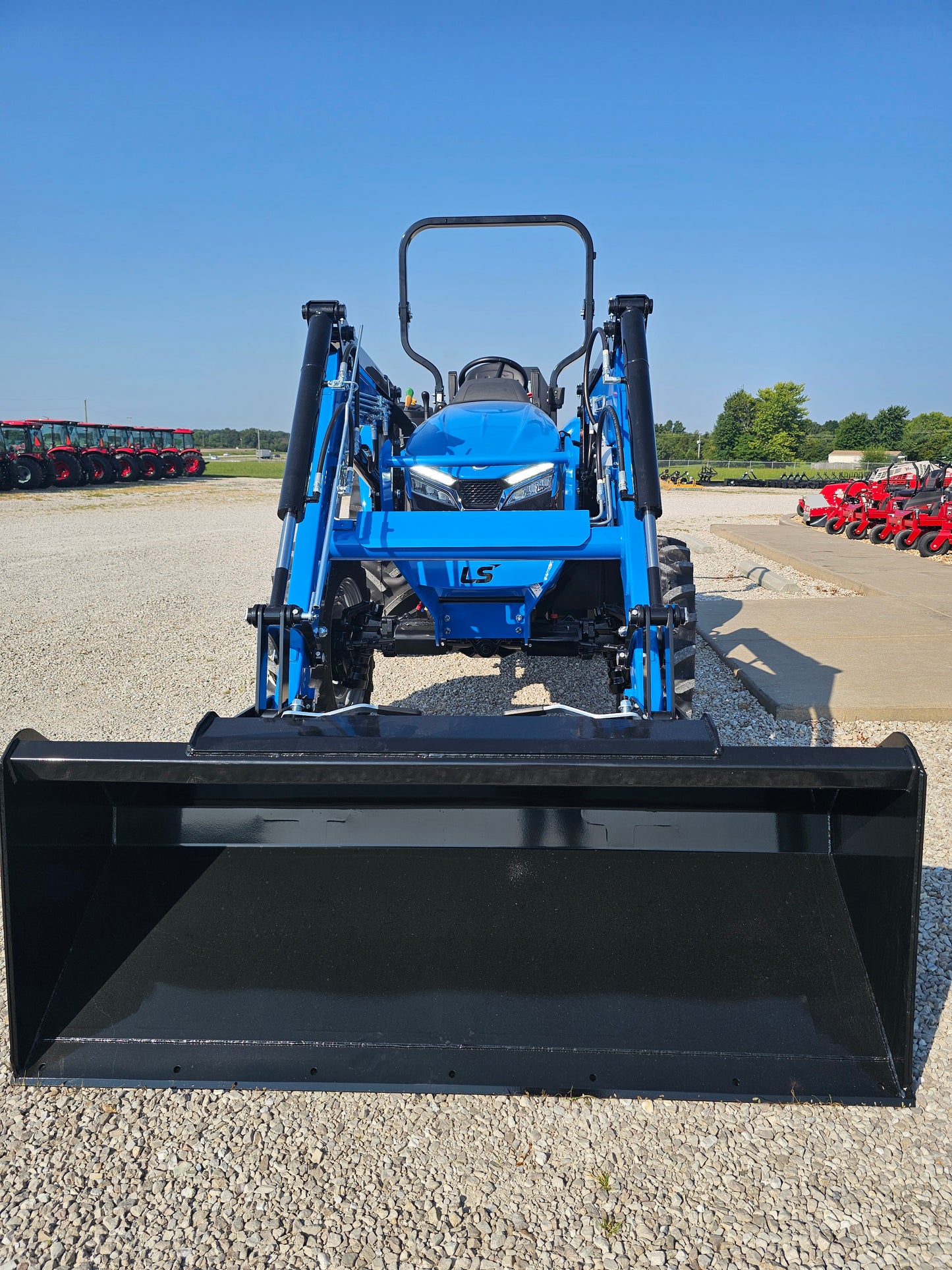 LS TRACTOR MT473PS – 73HP, POWER SHUTTLE