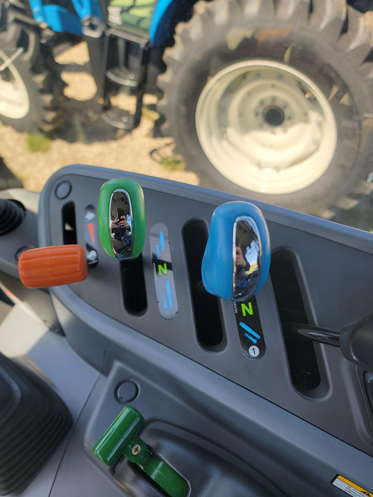 MT573CPS, CAB, POWER SHUTTLE, 73HP, 4WD, DIESEL TRACTOR
