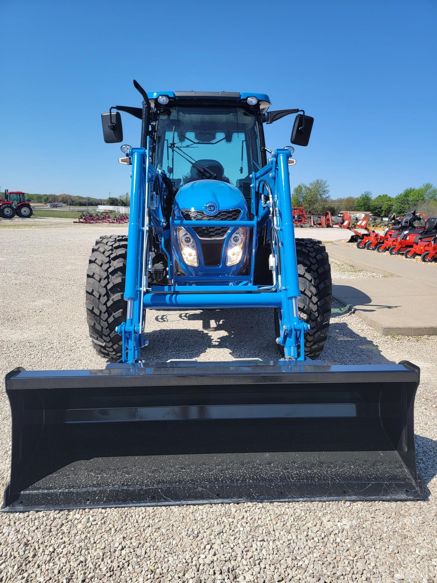 LS TRACTOR MT573CPS CAB – 73HP, POWER SHUTTLE