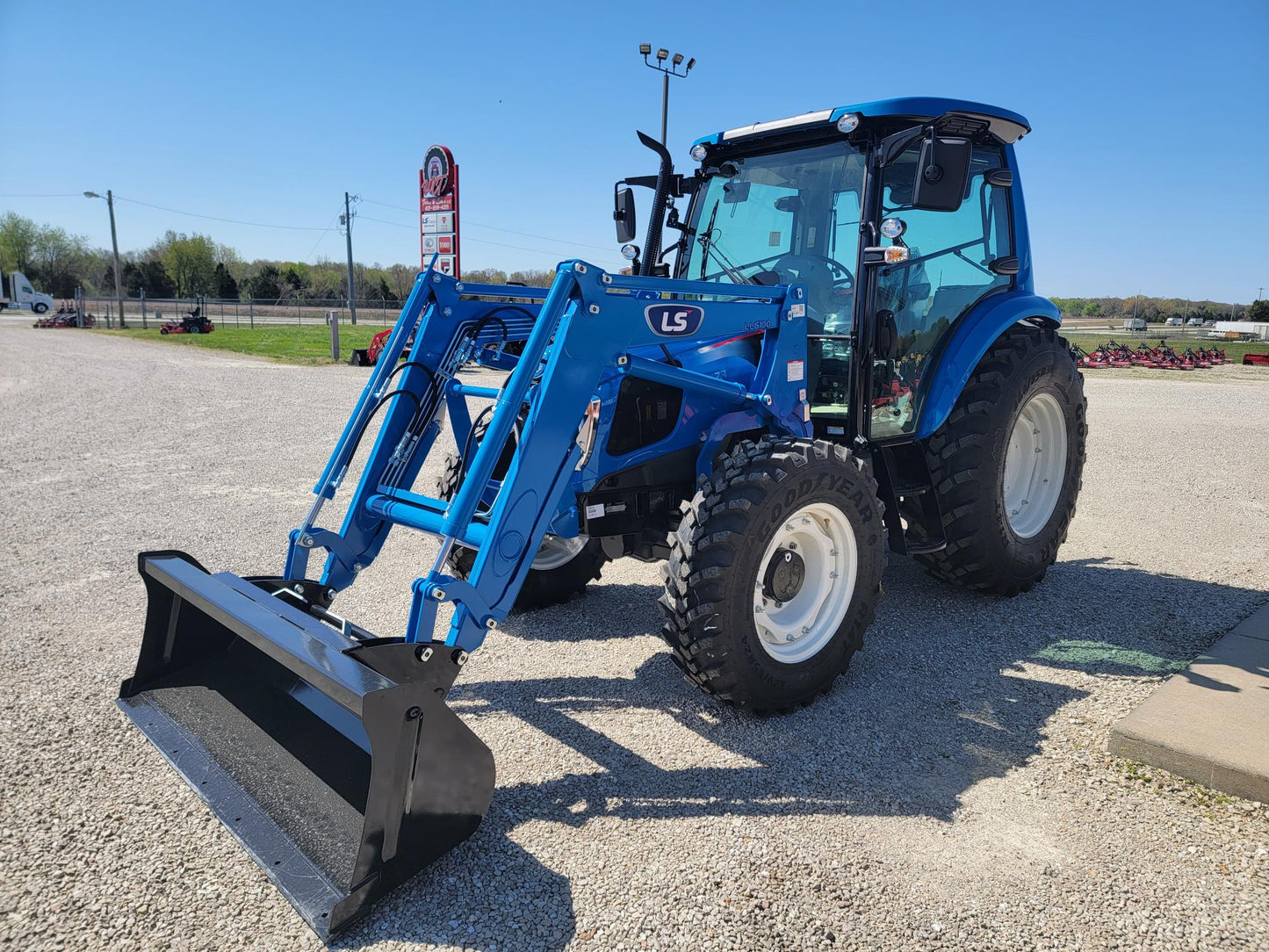 LS TRACTOR MT573CPS CAB – 73HP, POWER SHUTTLE