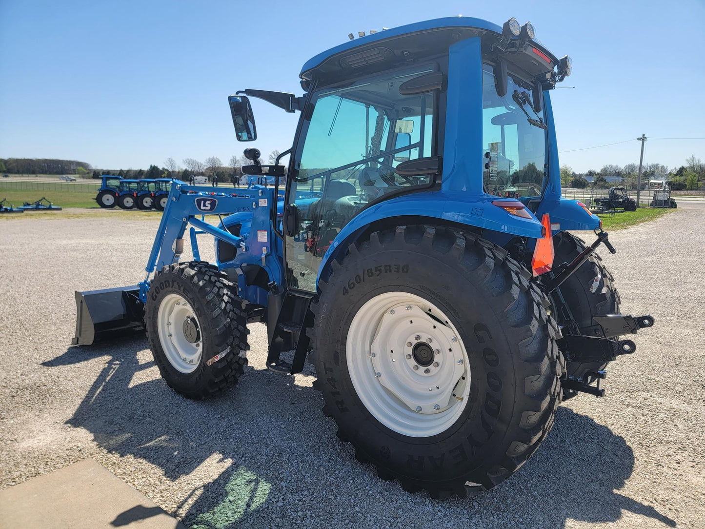 LS TRACTOR MT573CPS CAB – 73HP, POWER SHUTTLE