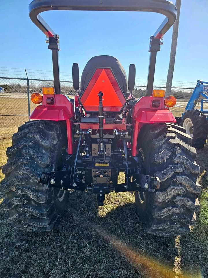(USED) MAHINDRA 1640--54 HOURS! 38.7 HP TRACTOR AND LOADER