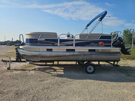 2013 18DLX SUNTRACKER PARTY BARGE, 40HP