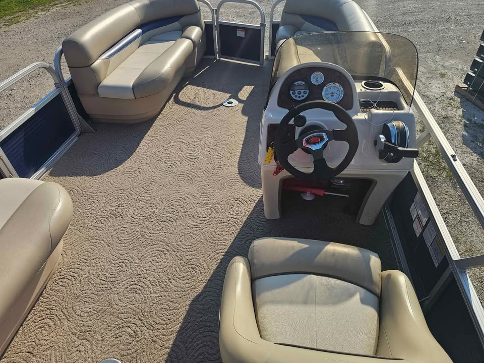 2013 18DLX SUNTRACKER PARTY BARGE, 40HP