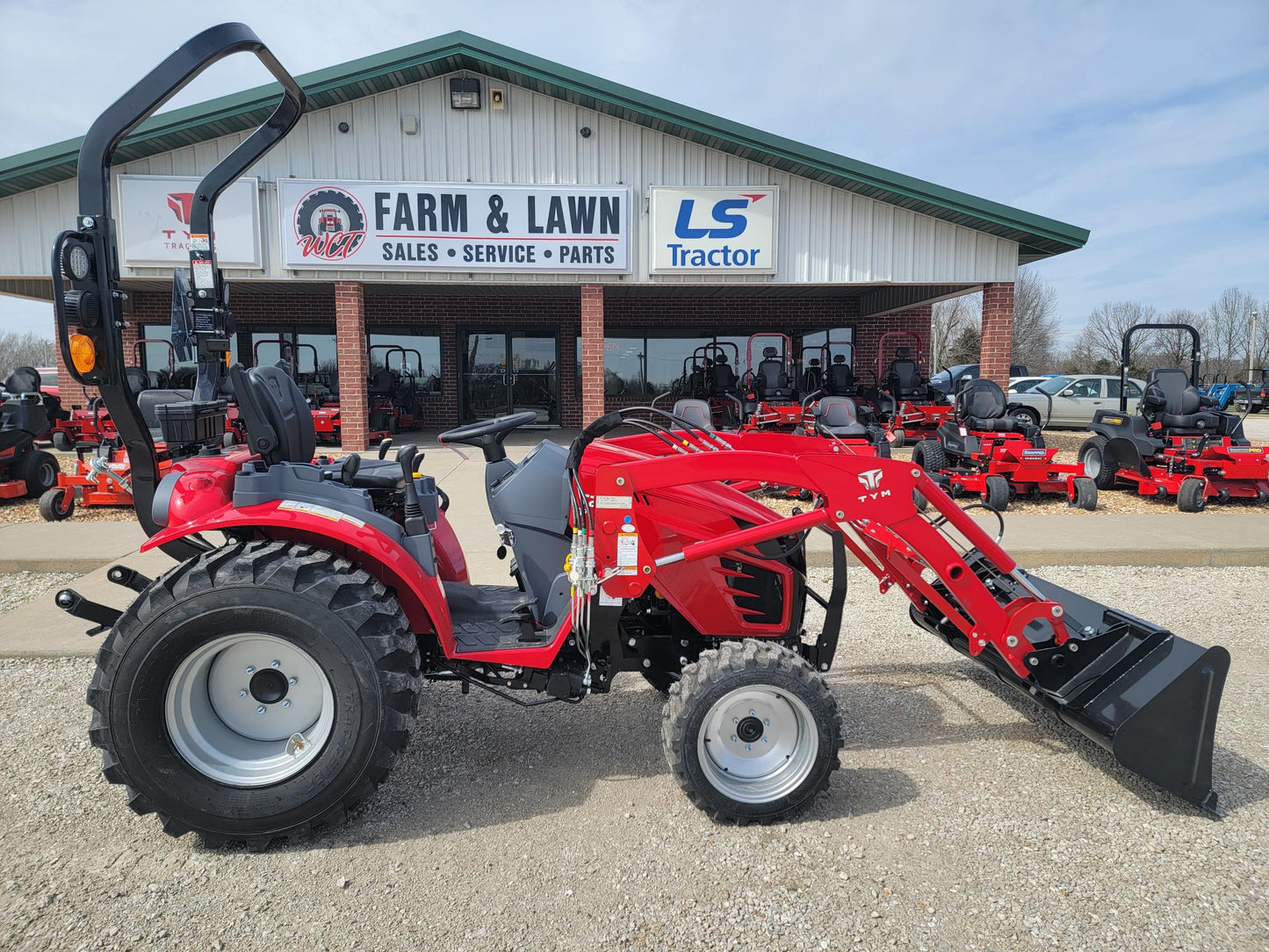 TYM T25 TRACTOR - 24.7HP, HST