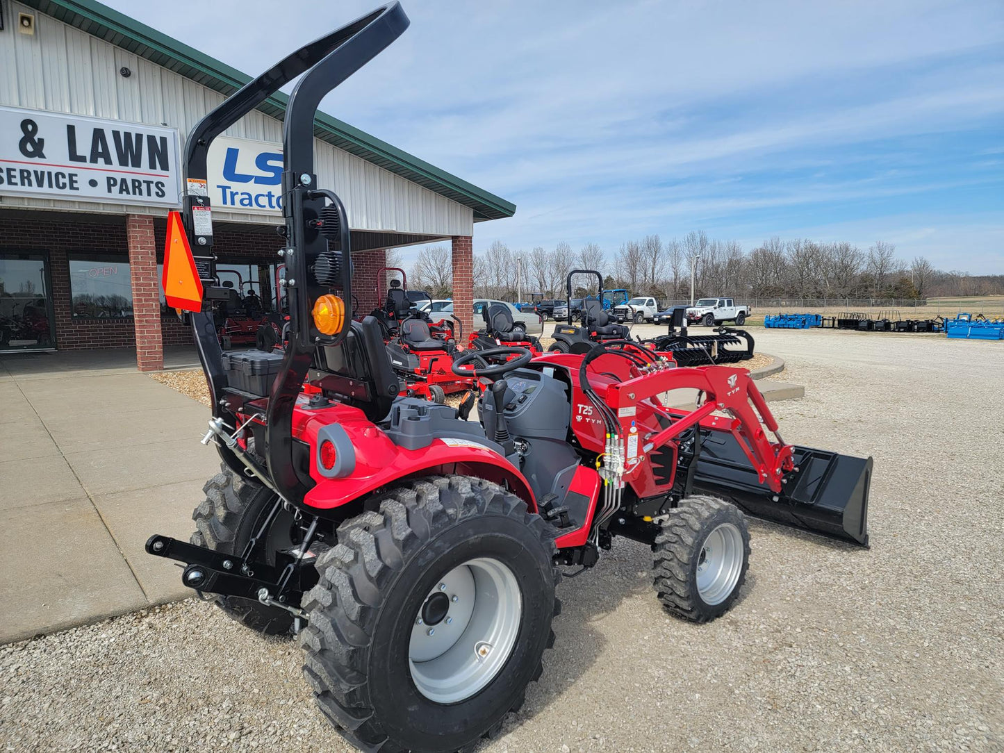 TYM T25 TRACTOR - 24.7HP, HST