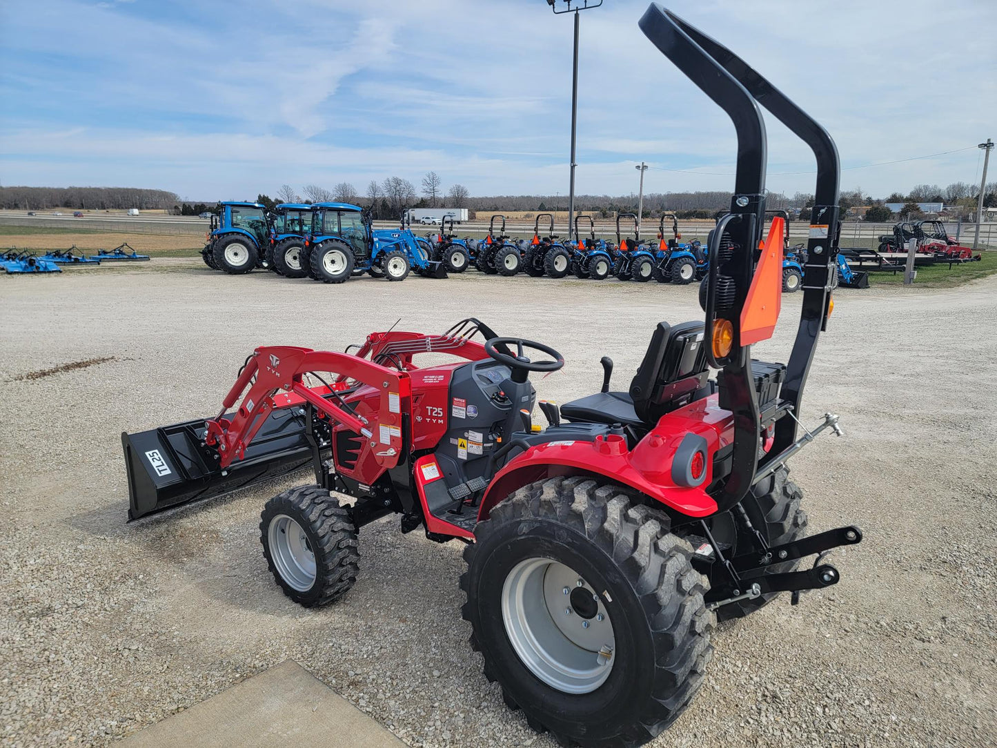 TYM T25 TRACTOR - 24.7HP, HST