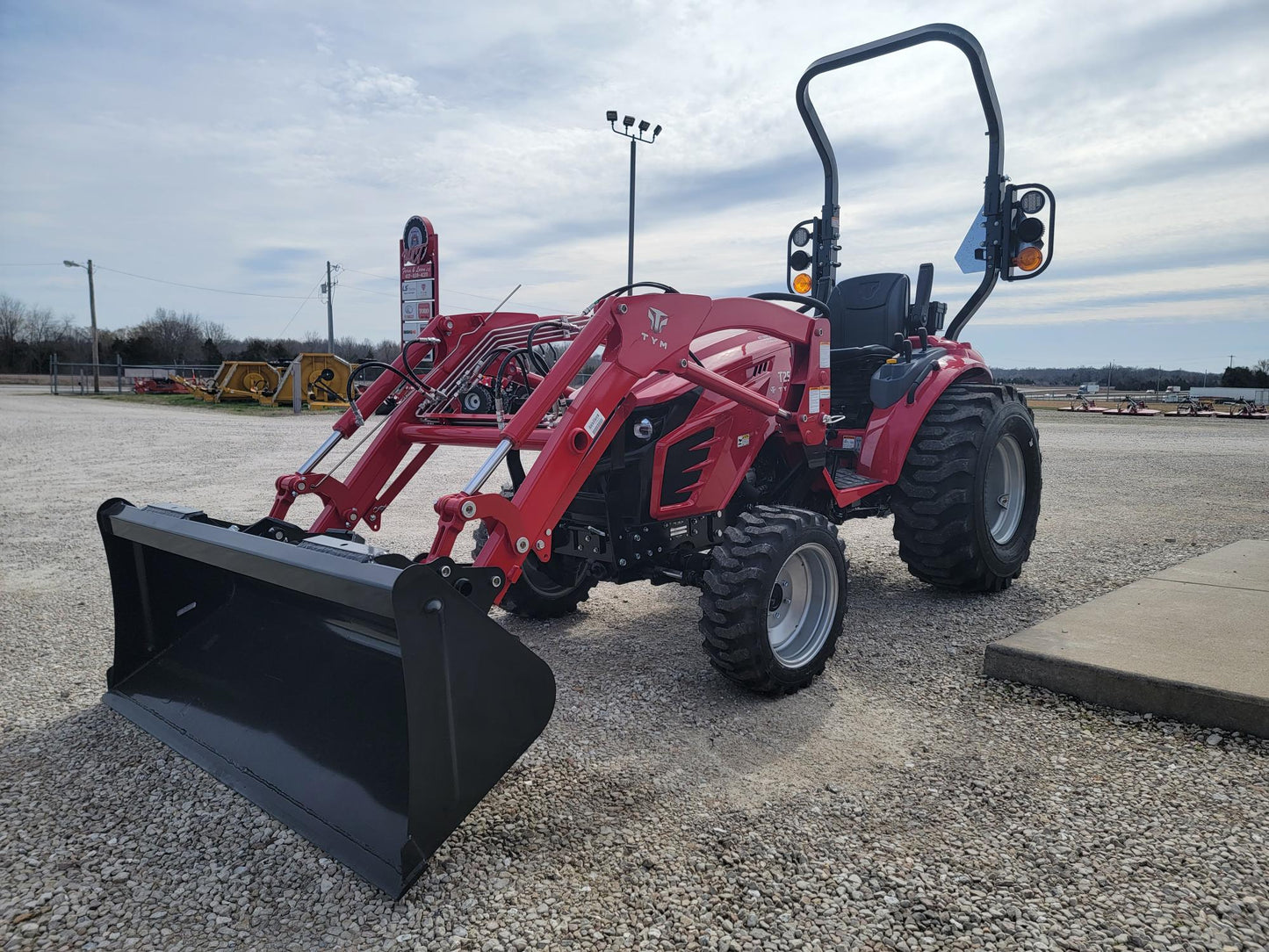 TYM T25 TRACTOR - 24.7HP, HST