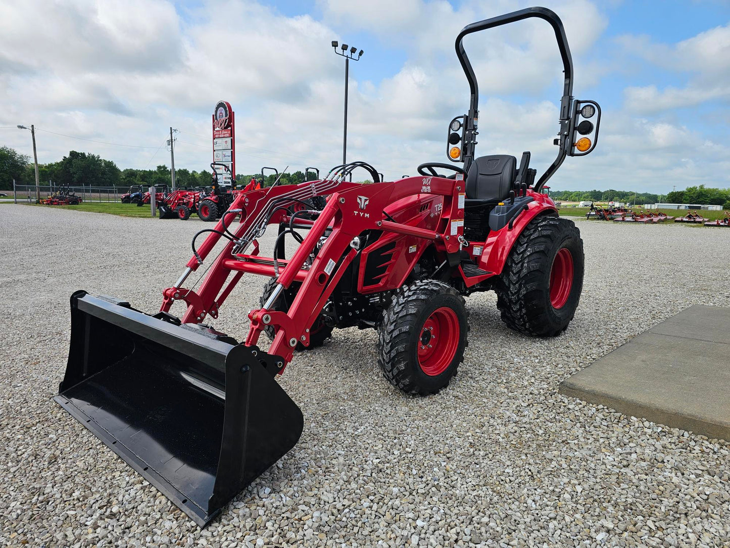 TYM T25 TRACTOR - 24.7HP, HST