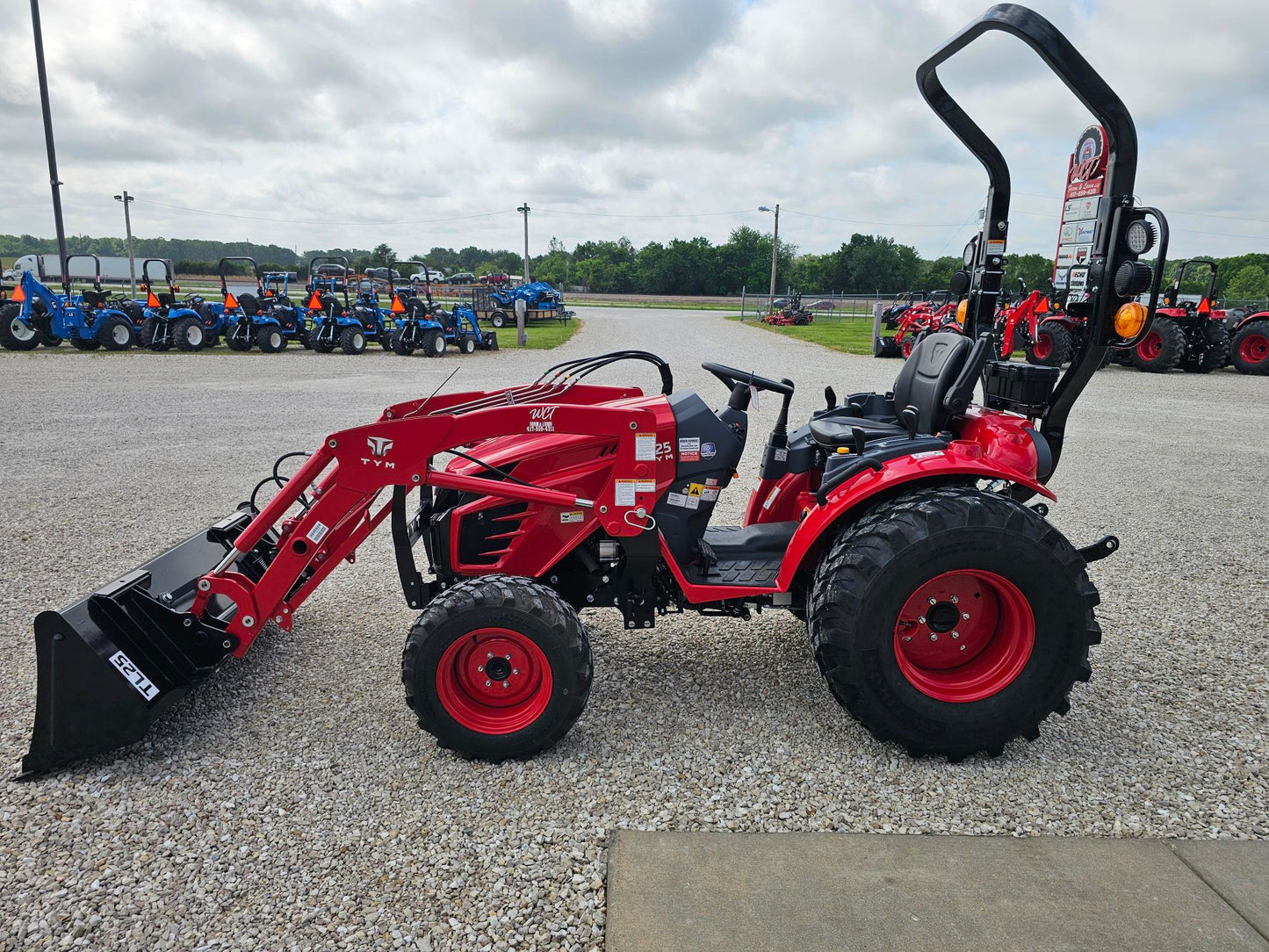 TYM T25 TRACTOR - 24.7HP, HST