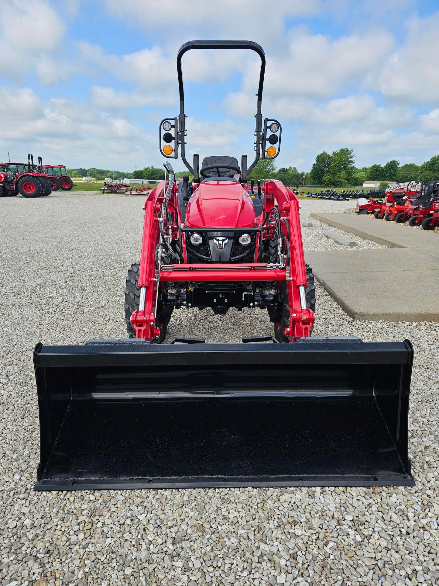 TYM T25 TRACTOR - 24.7HP, HST