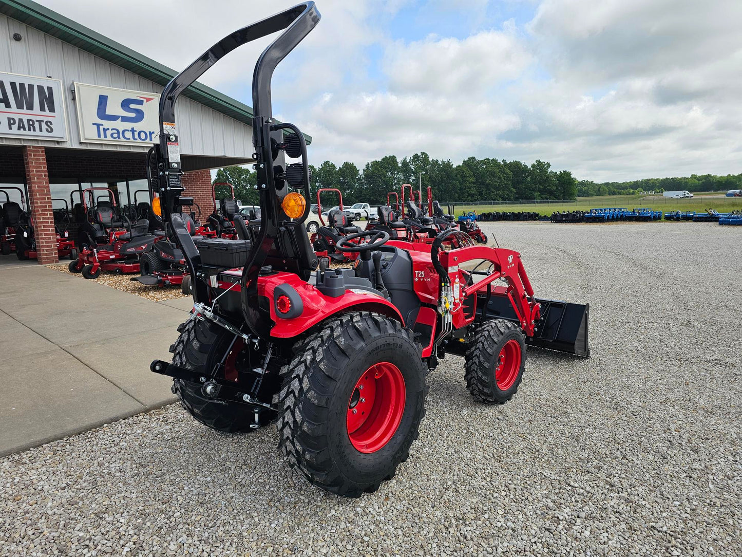 TYM T25 TRACTOR - 24.7HP, HST
