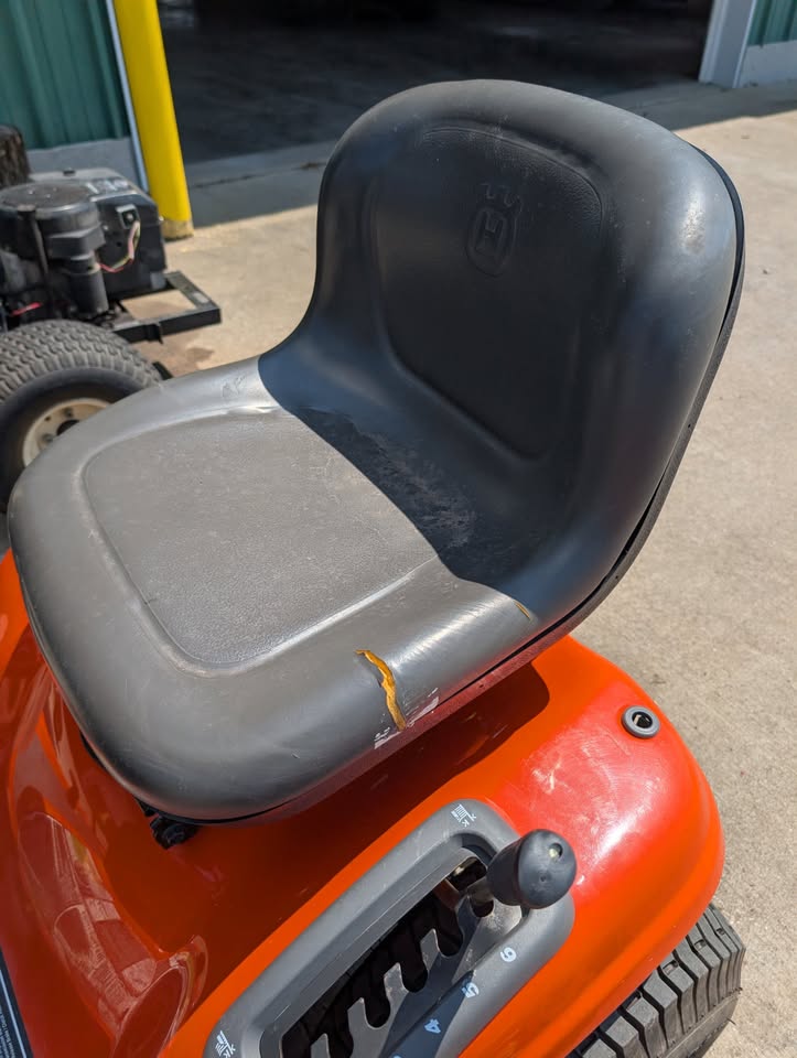 USED HUSQVARNA 22HP RIDING MOWER, 46" DECK, 196hrs - USED_YTH22V46