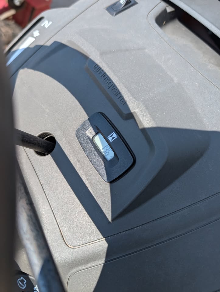 USED HUSQVARNA 22HP RIDING MOWER, 46" DECK, 196hrs - USED_YTH22V46