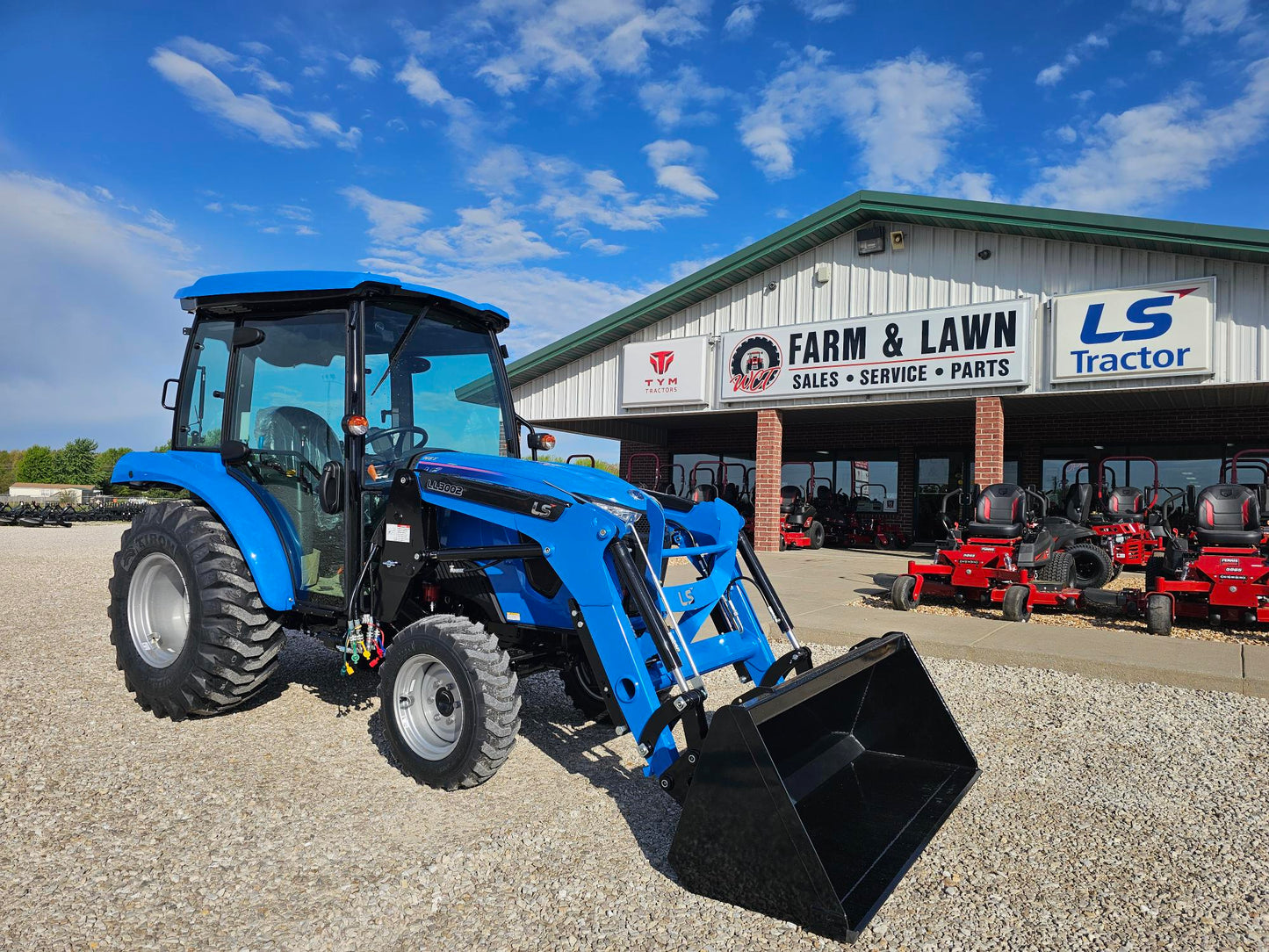 LS TRACTOR MT226HEC CAB - 24.4HP HST