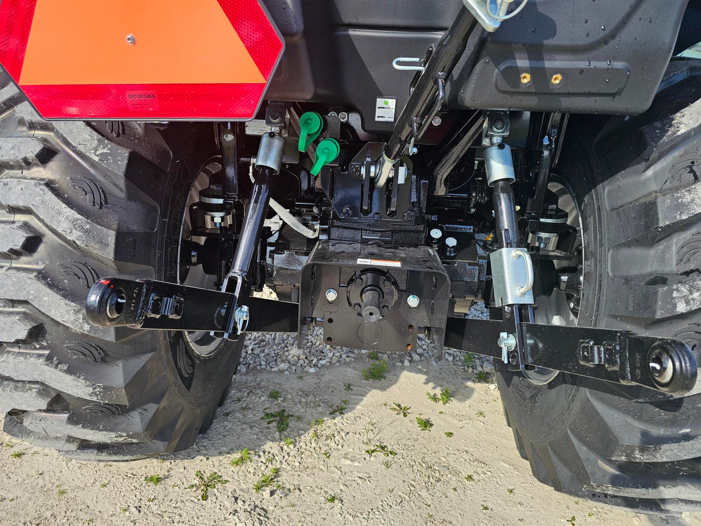 LS TRACTOR MT226HEC CAB - 24.4HP HST