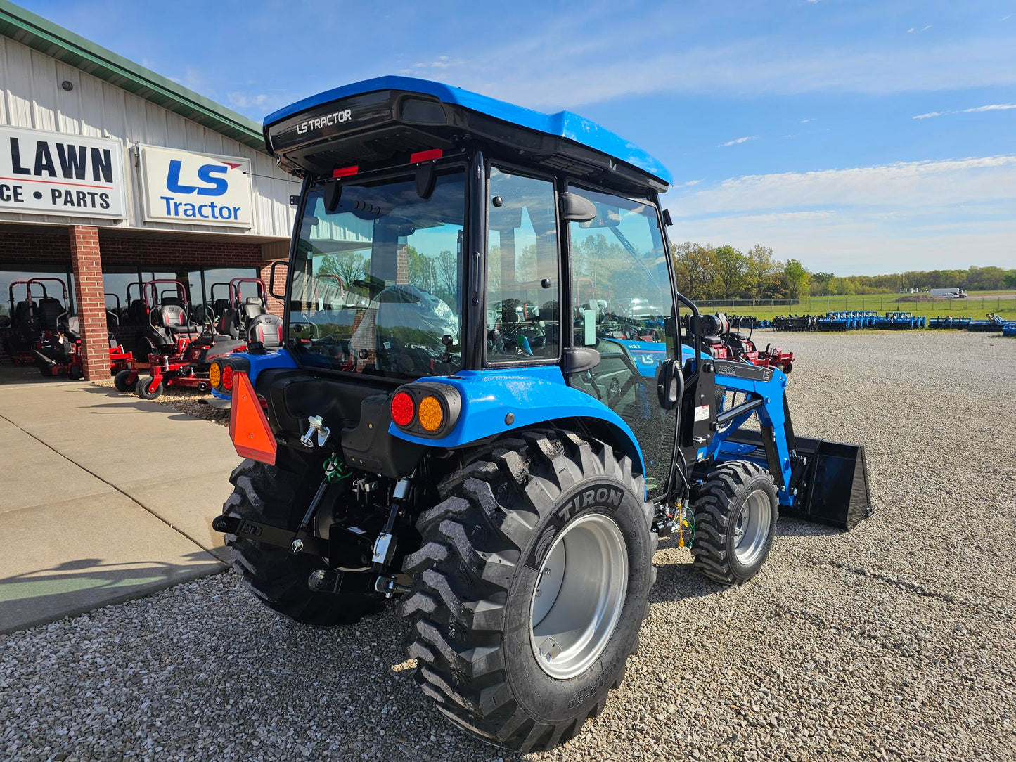 LS TRACTOR MT226HEC CAB - 24.4HP HST