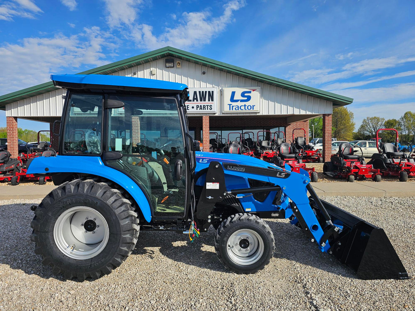 LS TRACTOR MT226HEC CAB - 24.4HP HST
