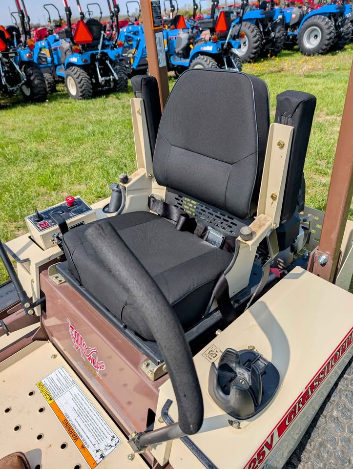 USED-Grasshopper 225V Zero Turn Mower